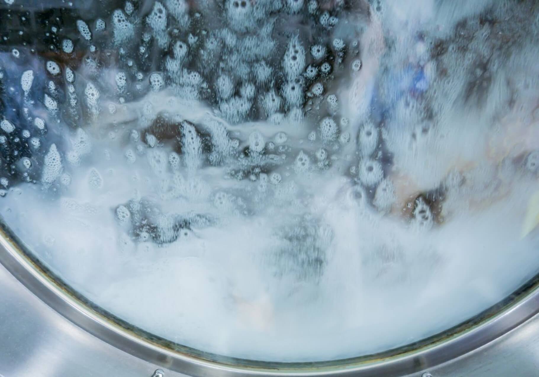 6 Benefits of an Industrial Bottle Washing Machine